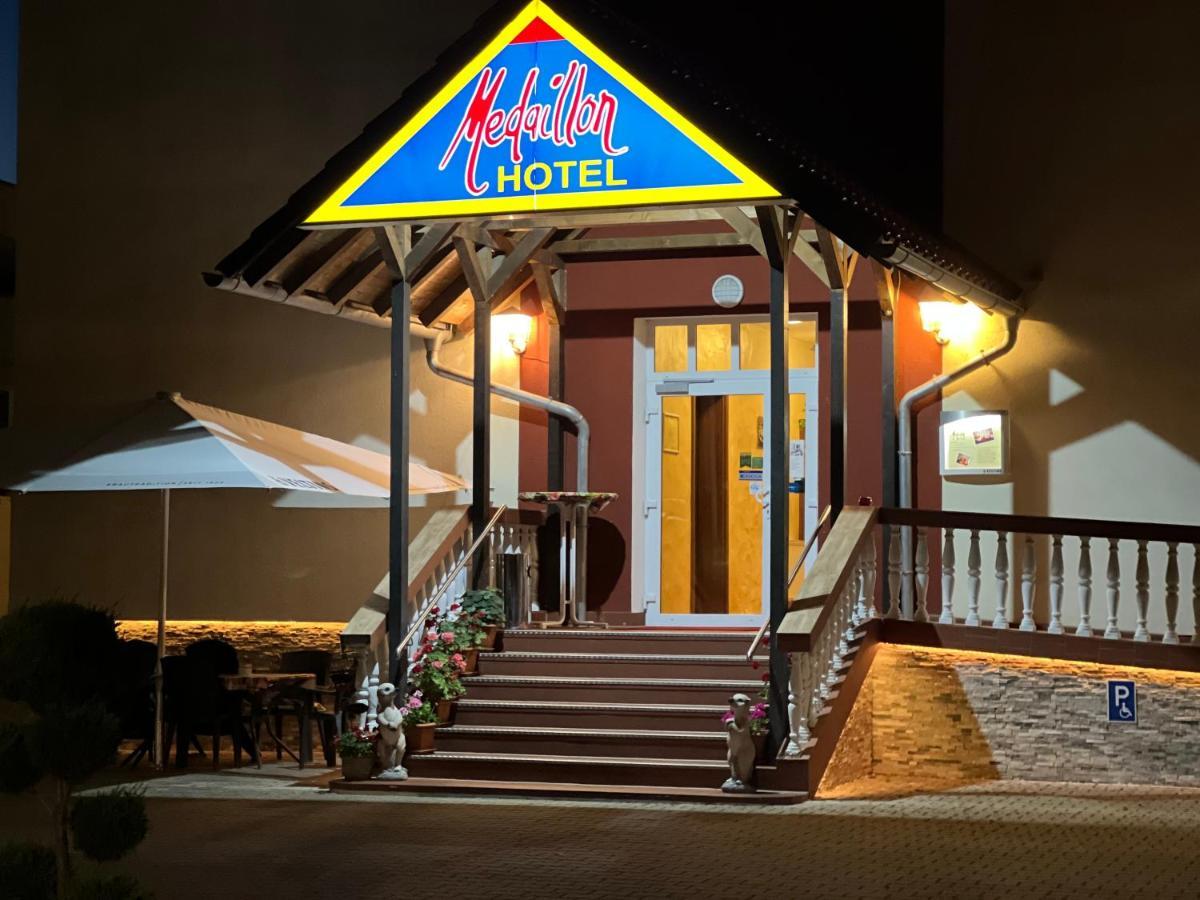 Hotel Medaillon Magdeburgo Exterior foto
