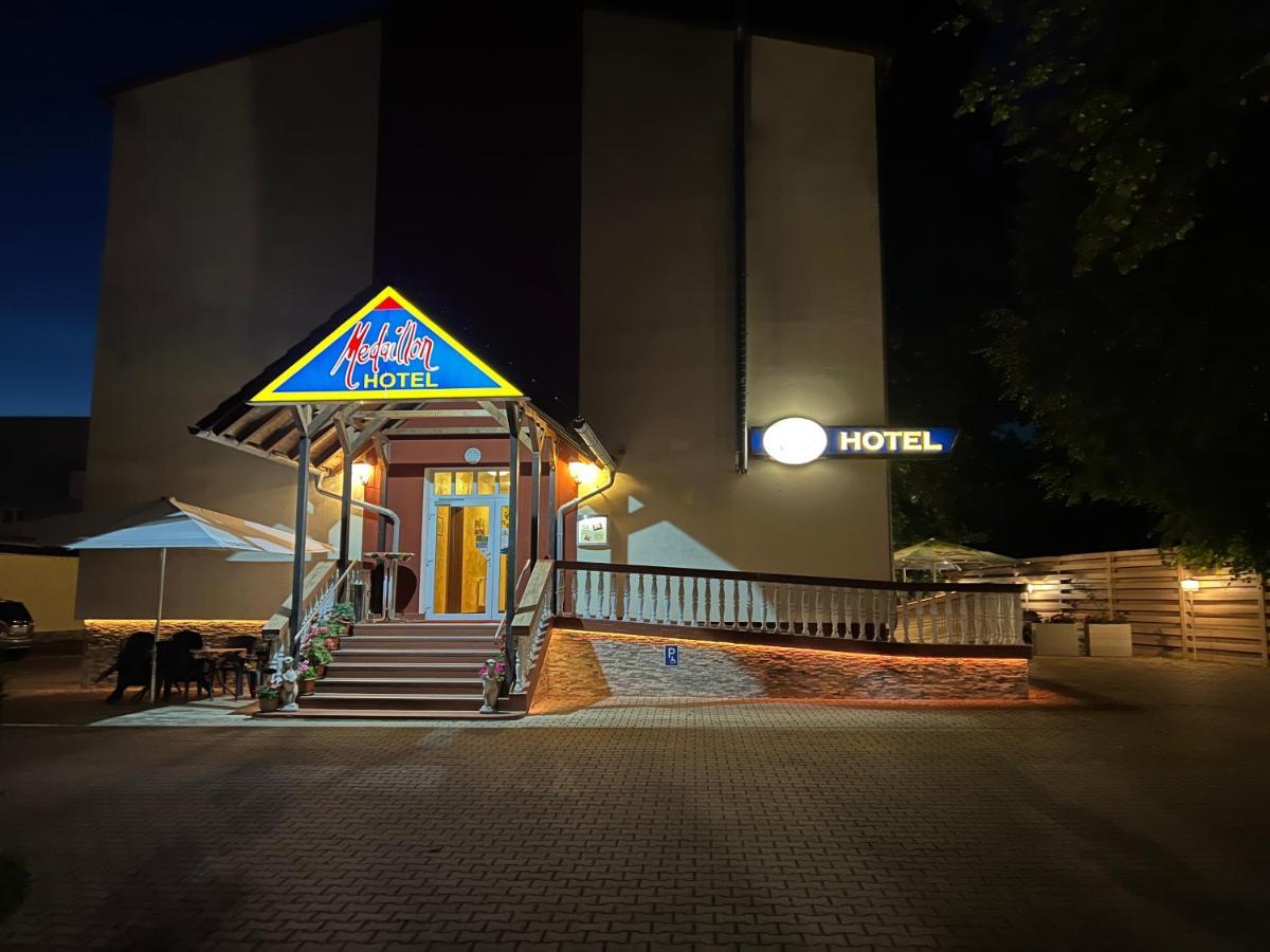 Hotel Medaillon Magdeburgo Exterior foto