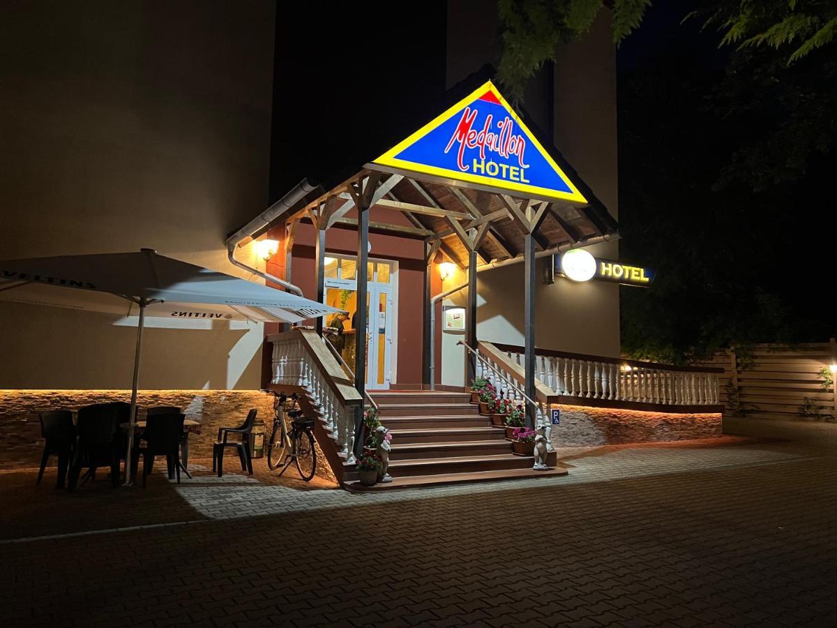 Hotel Medaillon Magdeburgo Exterior foto