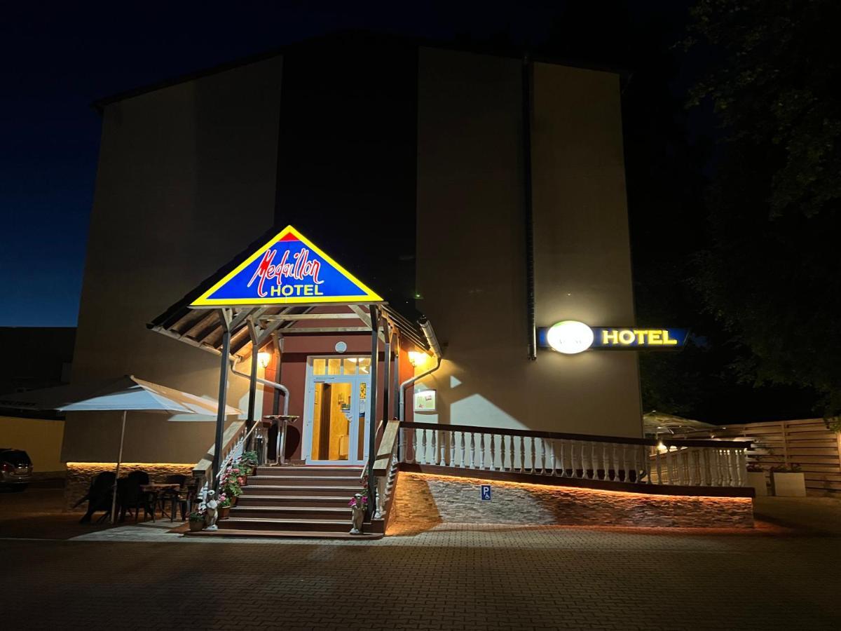 Hotel Medaillon Magdeburgo Exterior foto