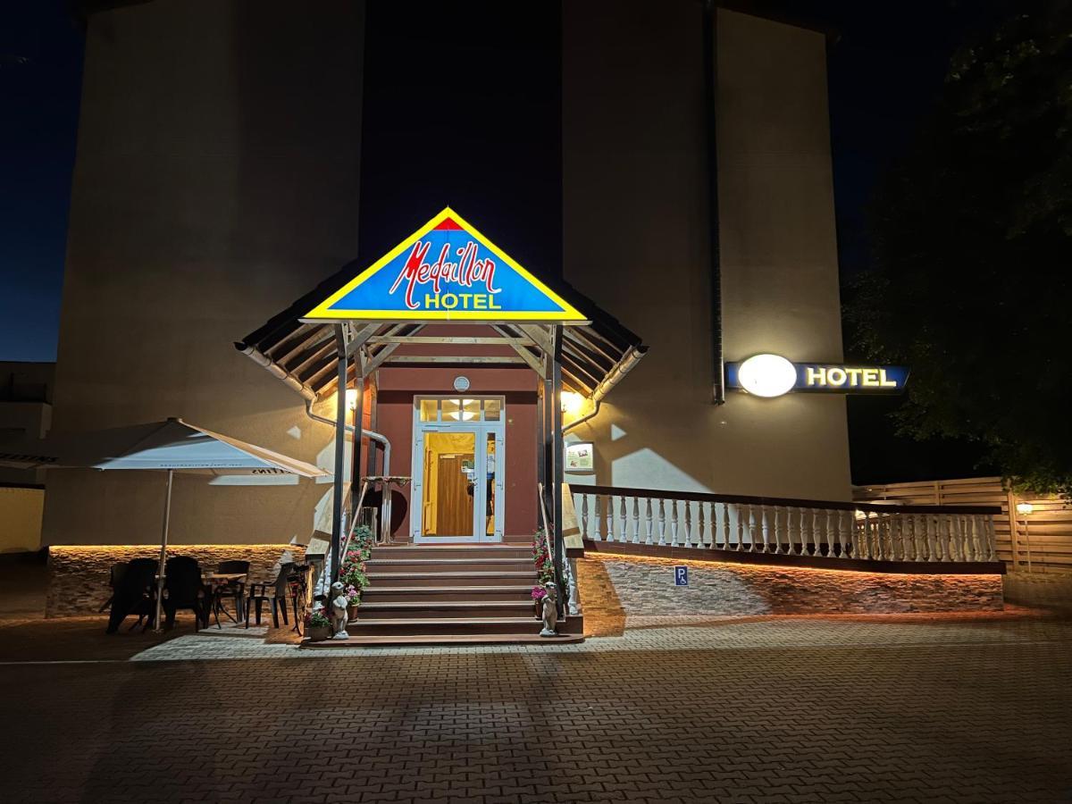 Hotel Medaillon Magdeburgo Exterior foto