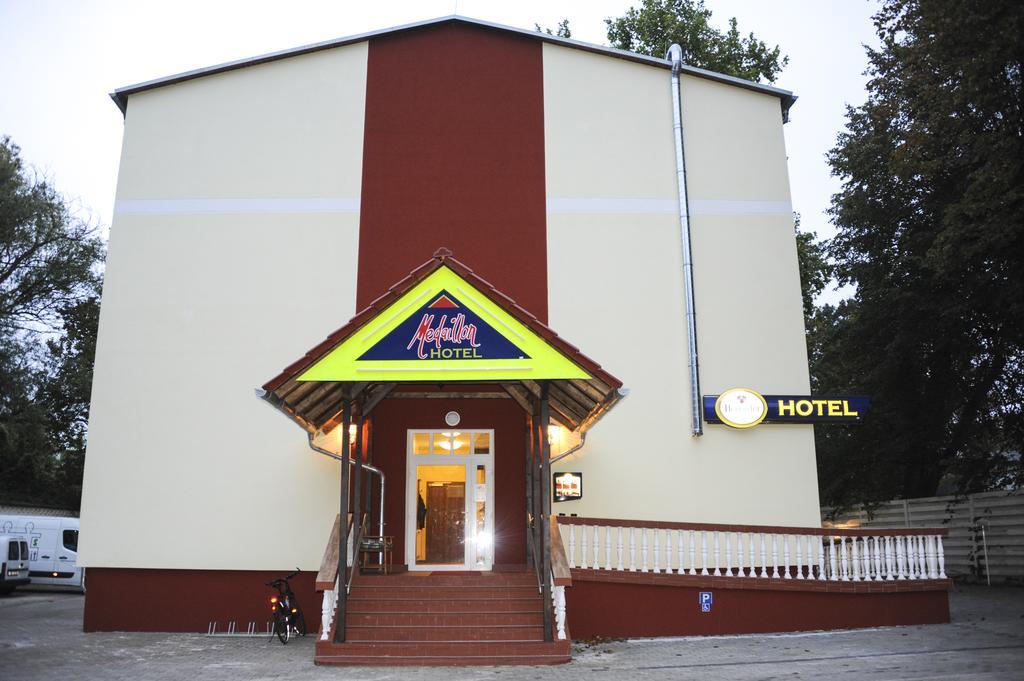 Hotel Medaillon Magdeburgo Exterior foto